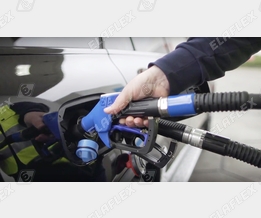Simultanes Betanken von Dieselkraftstoff und AdBlue