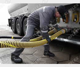 Entladung Mineralölprodukte an der Tankstelle (Tankwagen zu Erdtank) Entladung Mineralölprodukte an der Tankstelle (Tankwagen zu Erdtank)