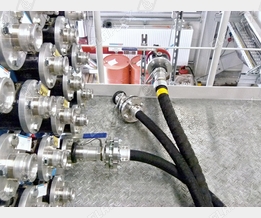 Tanklager: Verteiler mit DDC Trockenkupplungen, TW Schlauchleitungen Tanklager: Verteiler mit DDC Trockenkupplungen, TW Schlauchleitungen