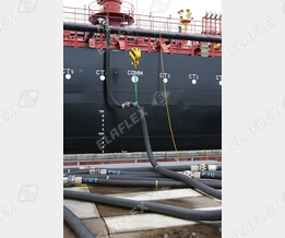 Schiffsbeladung Naphta - STW 150 Schlauchleitungen